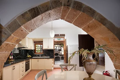 Villa in Garazo mit Pool und Bergblick