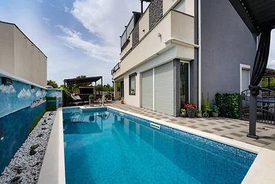 Apartment mit Pool in Strandnähe in Zaboric