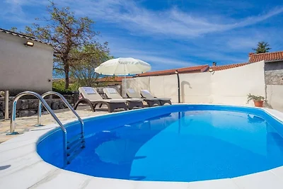 Ferienhaus in Malinska mit Schwimmbecken