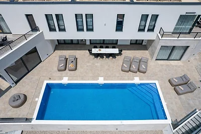 Luxuriöse Villa mit Meerblick und Whirlpool