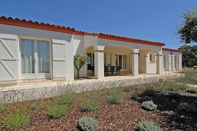 Lussuosa villa ad Escales con piscina