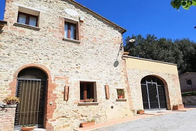 Incantevole casale in pietra in stile toscano...