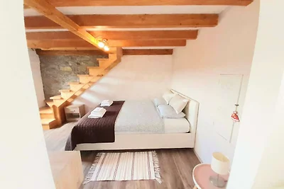 Secluded Authentic Apartment with Terrace - S...