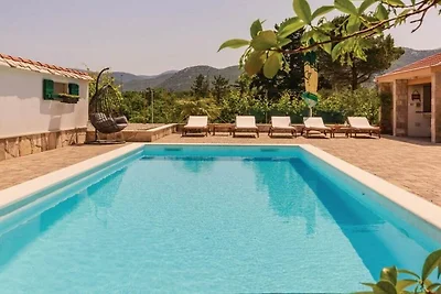 Zara con piscina idromassaggio riscaldata