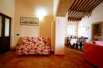 Schönes Bauernhaus in Asciano mit Schwimmbad