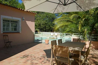 Ferienhaus mit großem Garten und Pool