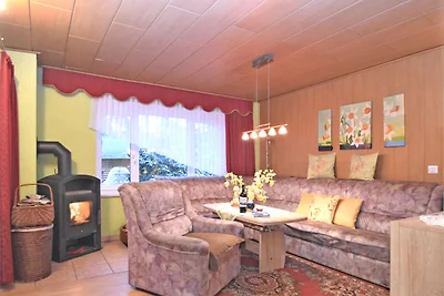 Vintage-Ferienhaus mit Terrasse in Trieb