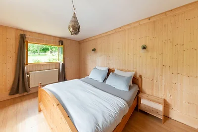 Ferienhaus in Bievre mit Garten