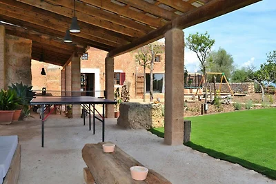 Haus in Llubi mit Pool und Garten