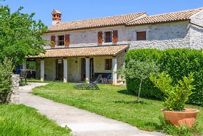 Ferienhaus in Rakalj mit Schwimmbecken