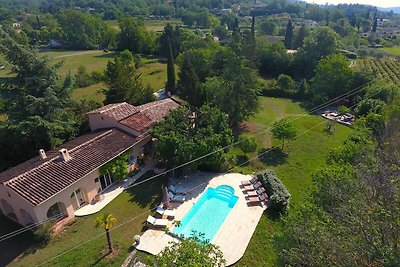 Gemütliches Ferienhaus mit Pool in Callian