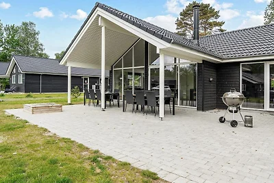 18 Personen Ferienhaus in Væggerløse