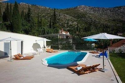 Villa Dupcic - Five-Bedroom Villa with Privat...