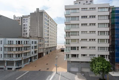 Schöne Wohnung mit seitlichem Meerblick