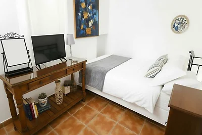 Haus in Lefkes mit Blick auf das Dorf