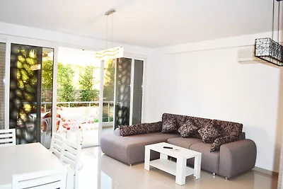 Azure Horizon: Strandurlaub in Saranda