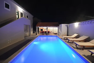 Charmantes Ferienhaus in Cara mit...