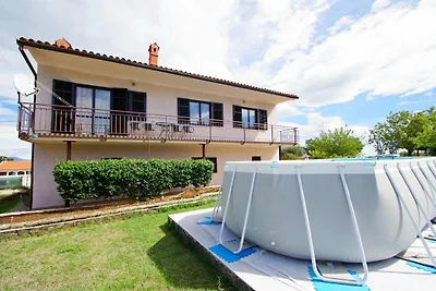 Ruhige Ferienwohnung in Šajini mit Garten