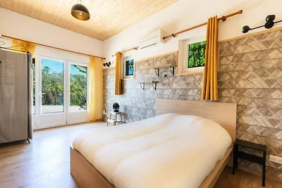 Haus in Pernes-les-Fontaines mit Pool