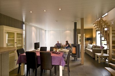 Hübsche Luxus-Villa mit Sauna, in Seenlandsch...