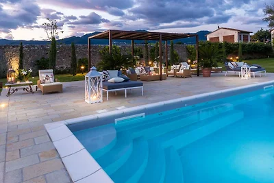 Villa con 5 camere da letto e piscina a Lucca