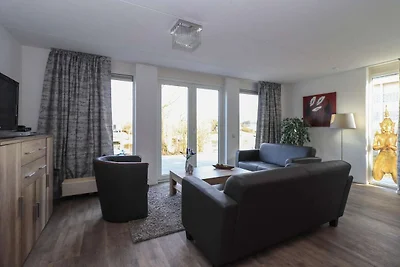 Komfortabler Deluxe-Bungalow am Wasser