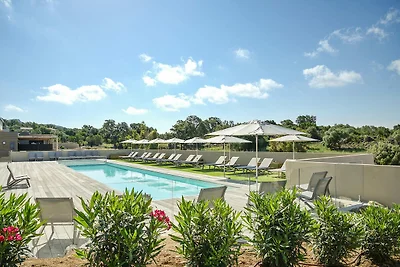 Apartamento Lecci con piscina al aire libre