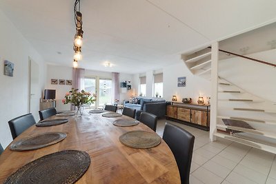 Geräumiges Ferienhaus mit Sauna in Strandnähe