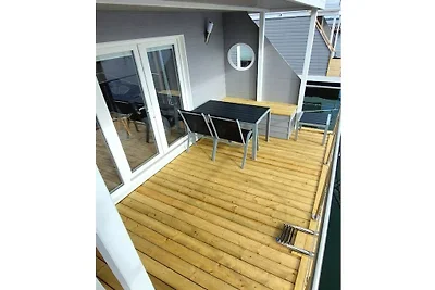 Hausboot in Stralsund mit Schwimmbecken