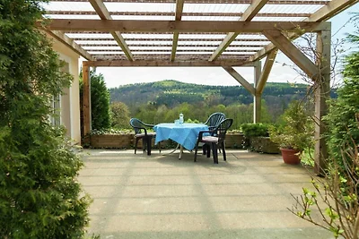 Stilvolles Ferienhaus in Waldnähe