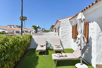 Zentraler Bungalow mit Pool