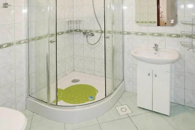Schönes Ferienhaus mit umzäunten Garten,...