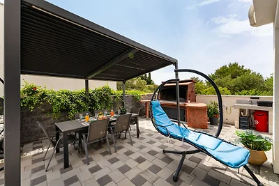 Apartment mit Pool in Strandnähe in Zaboric