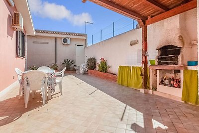 Comfortable Holiday Home in Noto near Sea