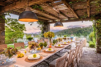 Villa di lusso con 10 camere da letto a Lucca