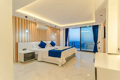 Villa in Kalkan mit Schwimmbecken