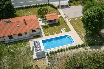 Villa in Buzet mit Schwimmbecken