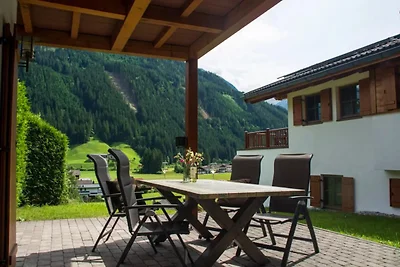 Elegante Chalet Alpino per 10 Ospiti