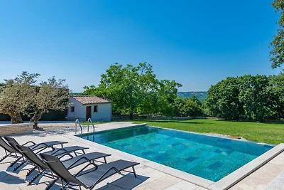 Ferienhaus in Žminj mit Schwimmbecken