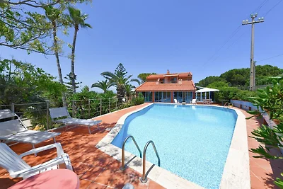 Villa mit Privatpool Naehe Terrauzza