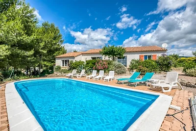 Geräumige Villa mit Pool in Le Canet
