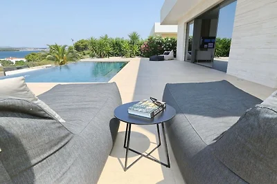Villa in Tkon mit Schwimmbecken