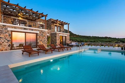 Villa in Keramoti mit Schwimmbecken