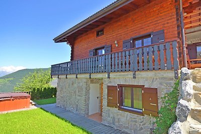 Luxe Chalet in Riddes met Jacuzzi