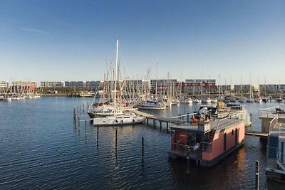 Woonboot direct aan het meer