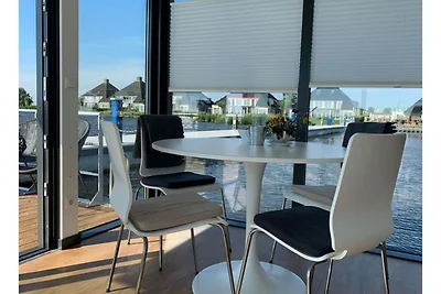 Hausboot in Offingawier mit Terrasse