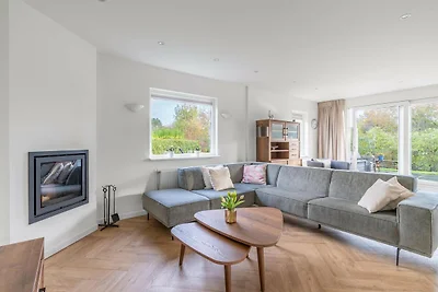 Modern eingerichtetes Ferienhaus für 6...