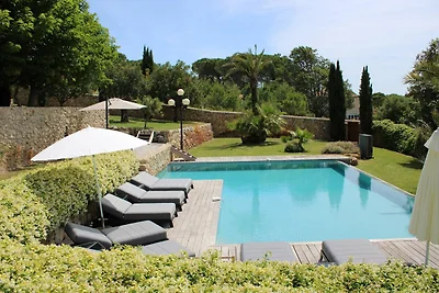 Casa vacanze a Bagnols-en-Forêt con piscina