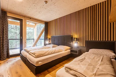Lavish chalet with hot tub