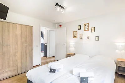 Villa ristrutturata con sauna, vicino a una r...